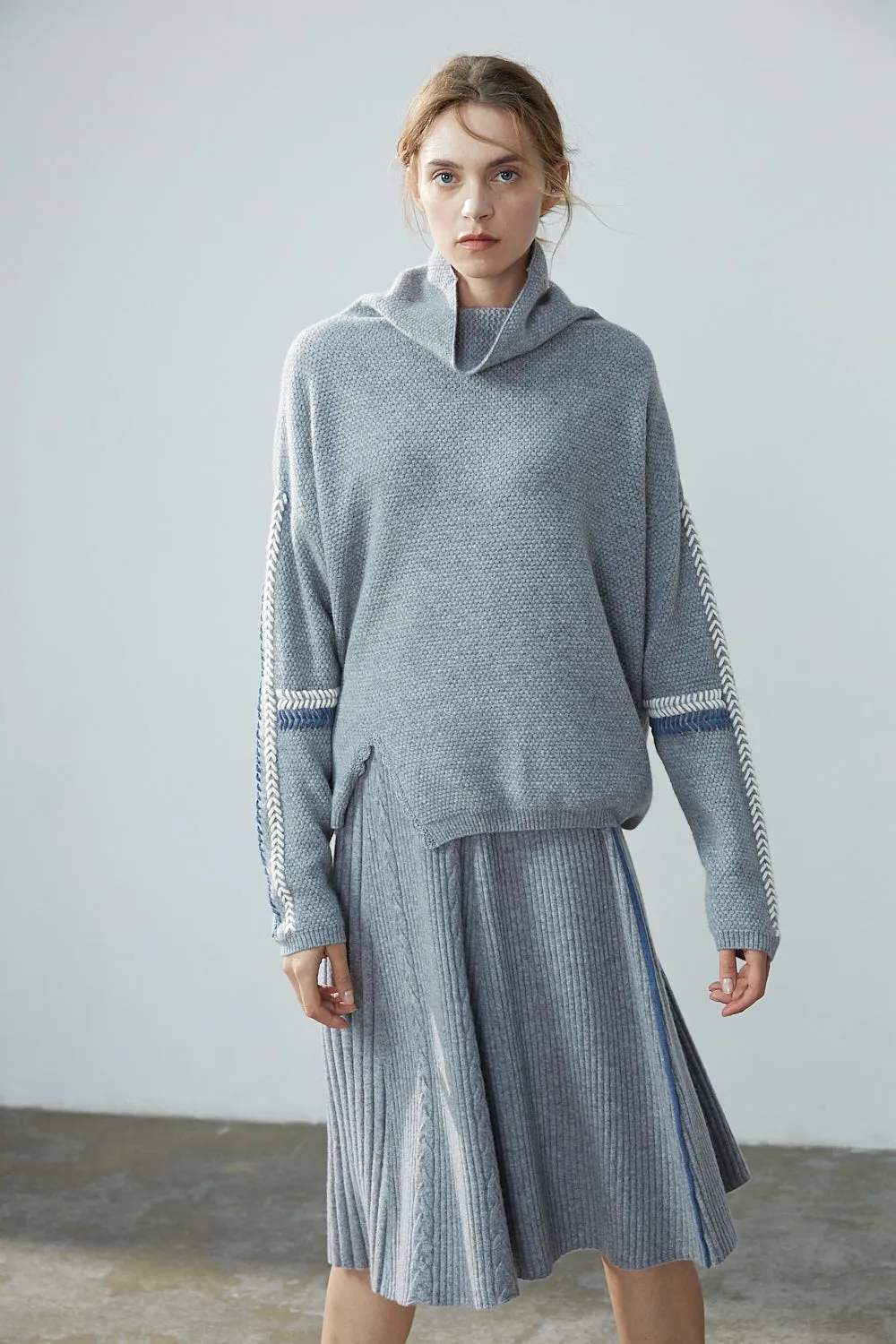 Casual woman's pullover / A-shaped cashmere skirt